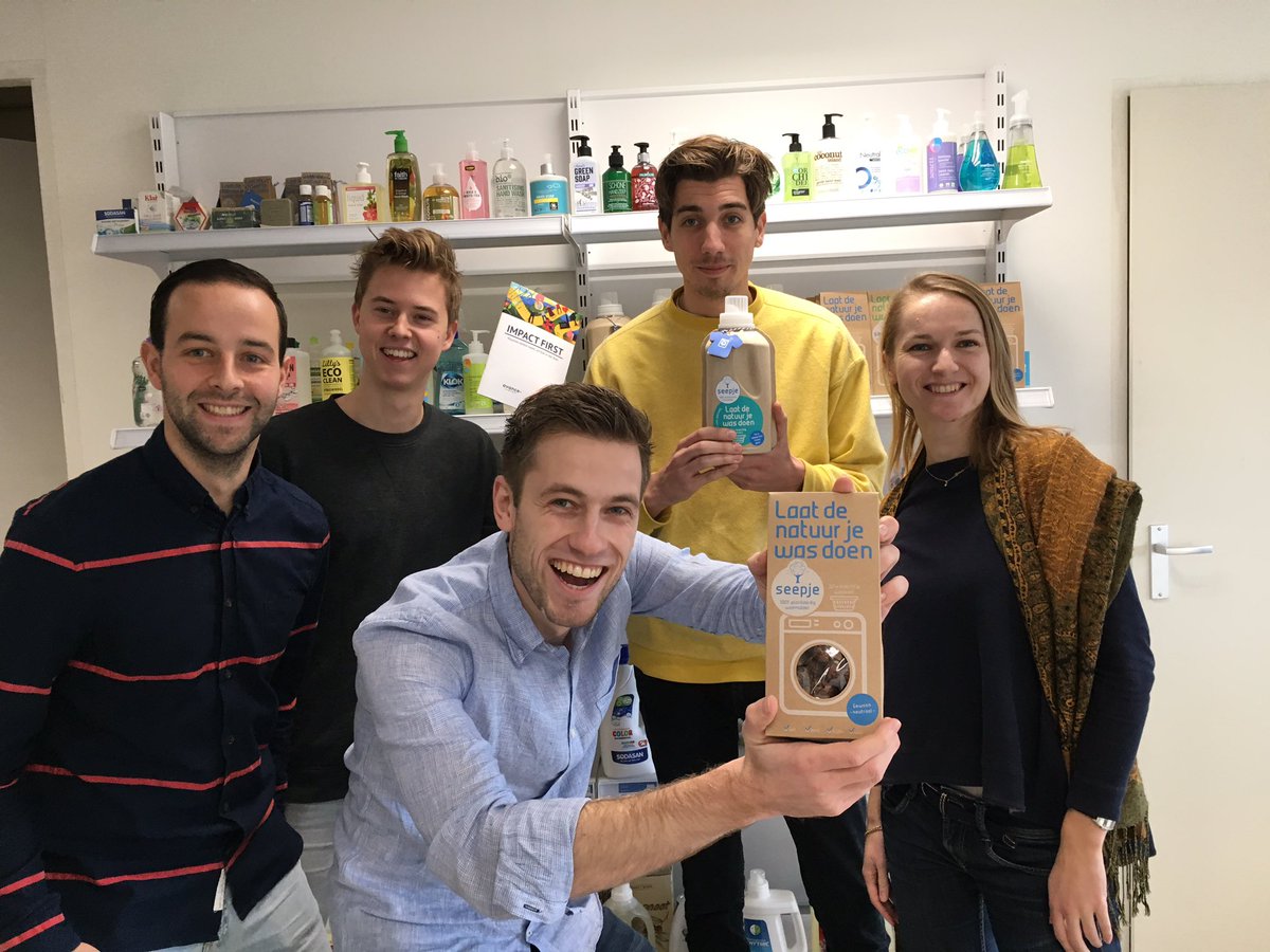 Ook bij <a href="/Seepje/">Seepje</a> wordt serieus nagedacht over impact. Onze publicatie lag al klaar op tafel bij workshop vandaag.. leuk team! <a href="/avanceimpact/">avance-impact</a>