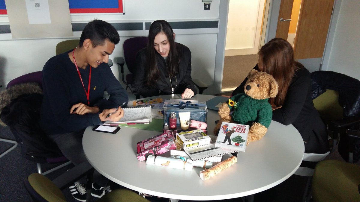 CameliaBorg's tweet photo. Today's meeting was very productive with @SaferPlacesHRC @SaferPlacesUK @B3Living for #DragonsBEH #charity #socialaction #YoungEntrepreneurs https://t.co/4WTGxpQBvd