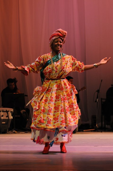 En el marco de la #FIMVEN2016 la .@Fcndanzave celebra su 10º Aniversario con una Gala Tradicional titulada Amaneceres
Desde el 18 al 20 #Nov