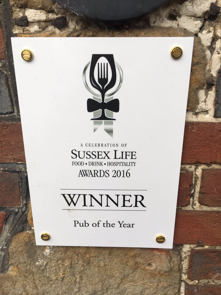 simongoodman123's tweet photo. #thedukeofcumberlandarms #puboftheyear @SussexLifeMag #proud of our new sign #2016 https://t.co/hnGDzXOgMk