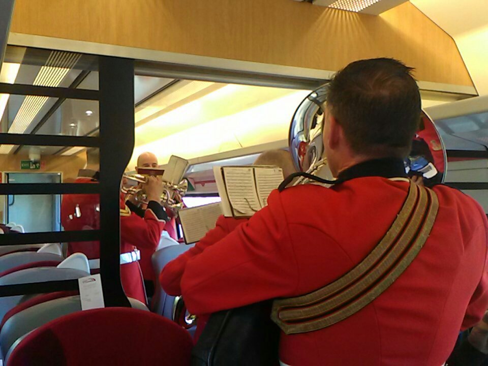 HeatherF_Ridley's tweet photo. Not something you see everyday.The fusiliers band playing 'as time goes by' on @Virgin_TrainsEC @5thfusiliers @FirstFusiliers #forthefallen https://t.co/5pFM1XQdHV