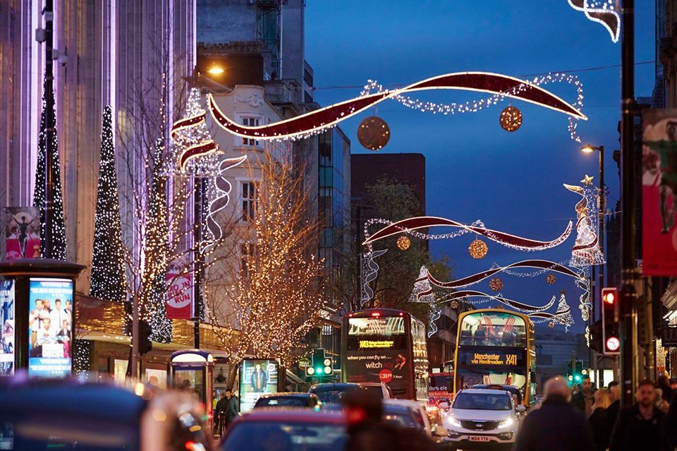 Who is loving the Christmas atmosphere in #MCR now the lights are on? 🎄💡 We know we are!! Photo: Mark Waugh