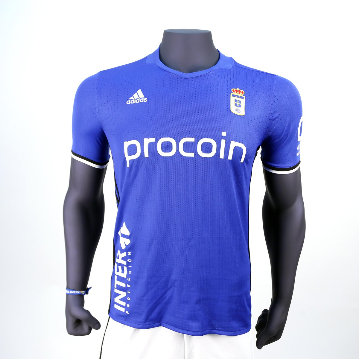 RealOviedo's tweet photo. If you are an international shareholder, you can win a shirt signed by the #RealOviedo players. RT to participate! #ThankyouSupporters https://t.co/p3DocP845T