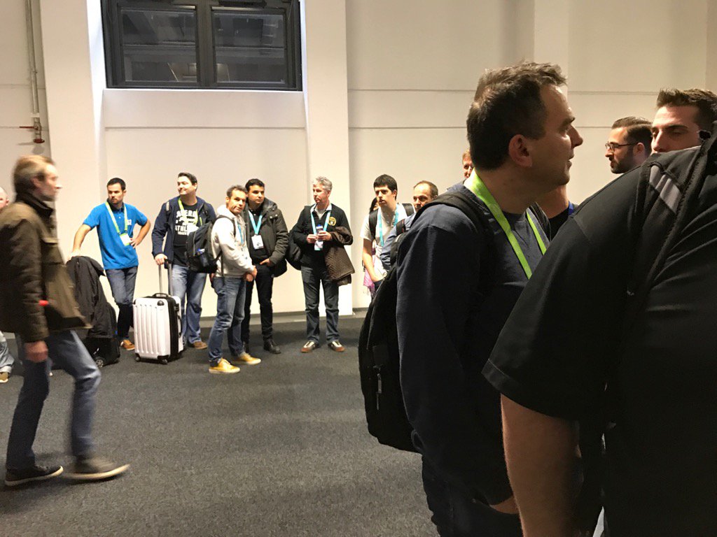 kunalraina's tweet photo. Last chance to get in for the solidfire session. House full and more than 40 people on wait list. #NetAppInsight https://t.co/2rIGi6zGOu