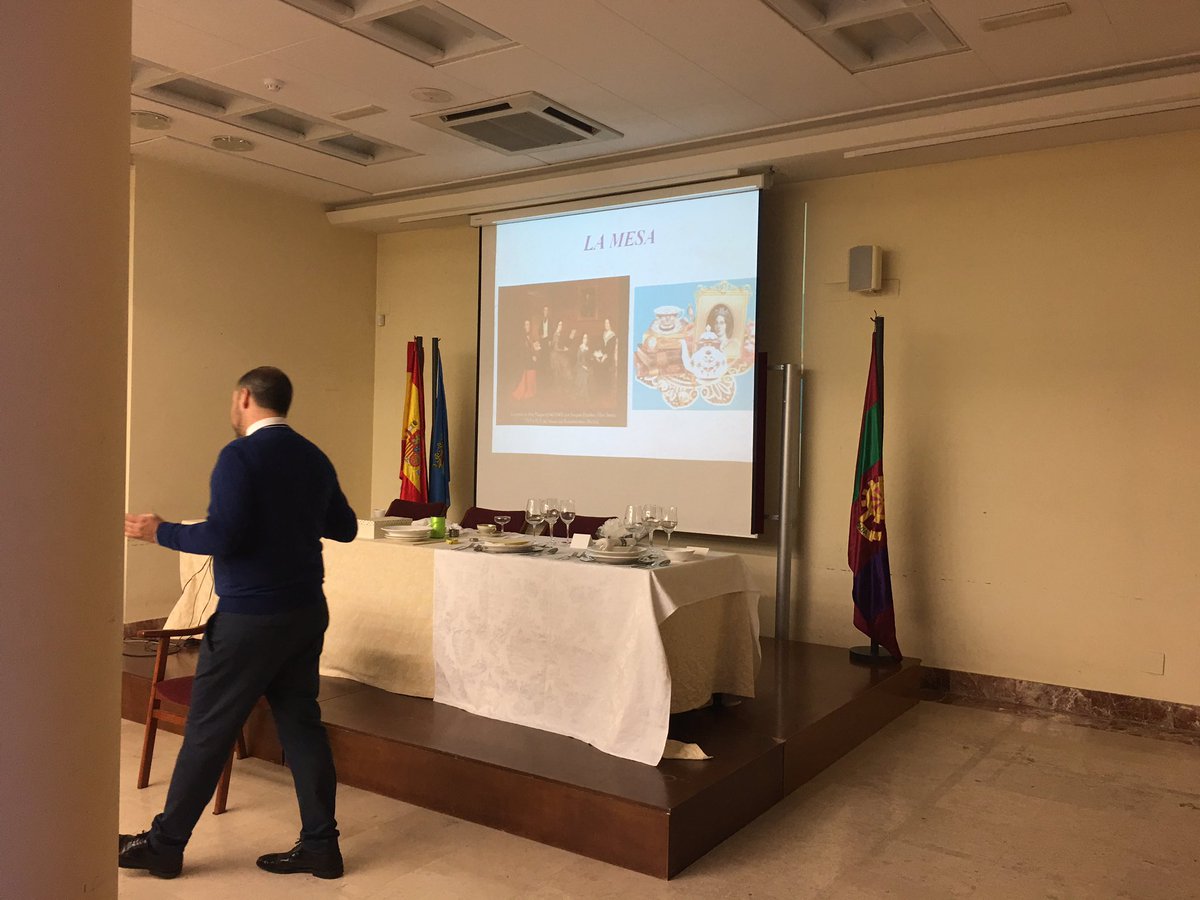 alfiljuvenil's tweet photo. Ya ha comenzado @Migueldelamo1 con su ponencia sobre Etiqueta en la Mesa #ProtocoloVIII #Protocolo2016 https://t.co/jyqyZ6qyuR