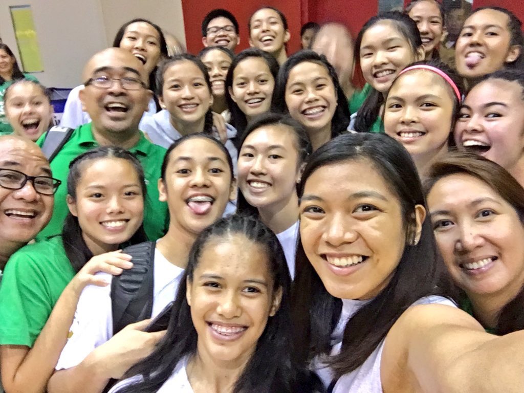 KailaDyOfficial's tweet photo. Kaila and the rest of the DLSZ GVT with Aly! 💚💙🏐 #VBNS https://t.co/YUGtE6Iza4