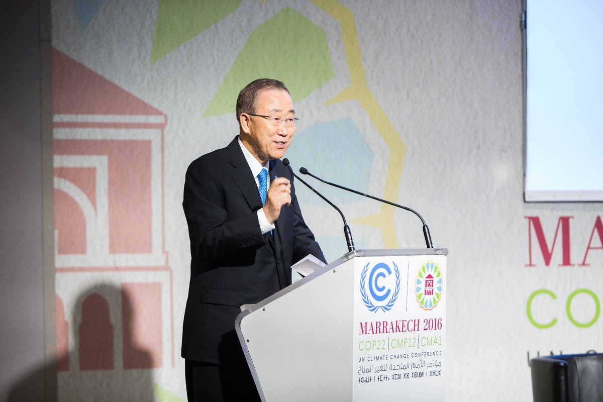 COP22's tweet photo. La Société civile salue le SG de @ONU_fr Ban Ki-moon, qui les remercie en évoquant leur travail de "rois et reines sans couronnes" #COP22 https://t.co/wzQ6Nm1g81