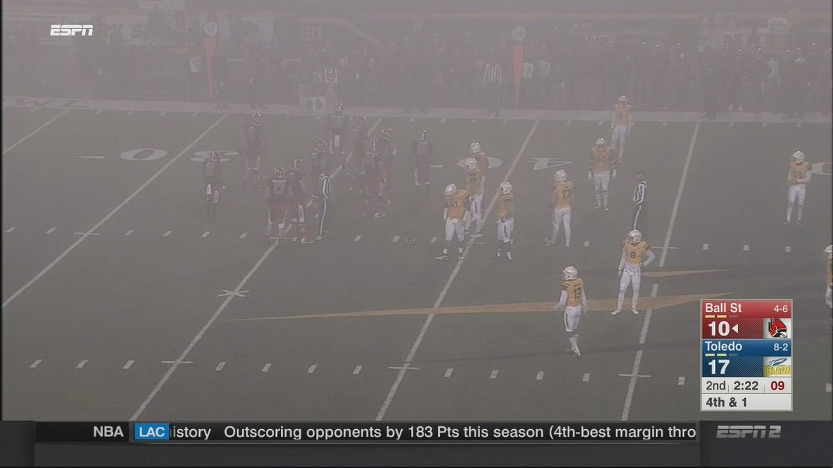 Pure_Pigskin's tweet photo. Nothing like a game you can't see. @ToledoFB  @BallStateFB  #FogBowl2016 #IcantseeWhathappened? #crazycollegefootball #NCAA #PurePigSkin https://t.co/wxPyF28Tmt