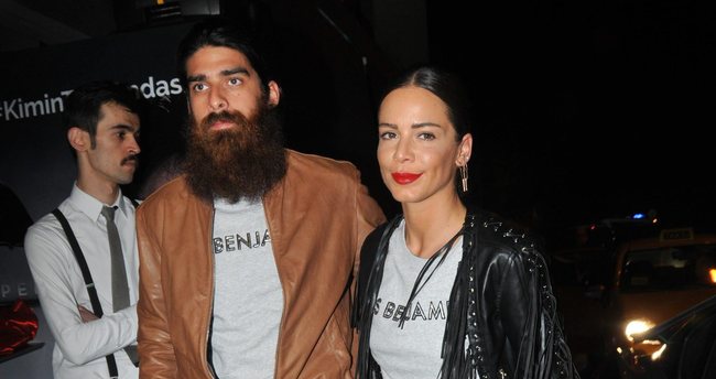 #Ünlü #stil danışmanı #ElizSakuçoğlu sevgilisi #BeranBenan dan #evlenmeteklifi aldığını kabul ettiğini seneye evleneceklerini açıkladı