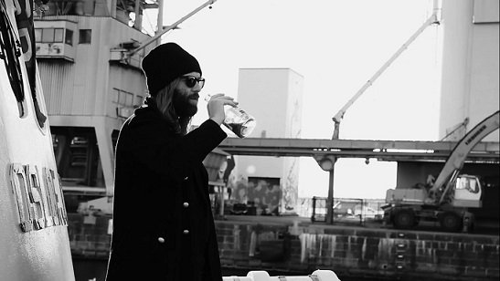 Hva driver <a href="/StenOveToft/">Sten Ove Toft</a> til flasken? Fraværet av mediedekning av støymusikk? Vards tabellposisjon? bit.ly/2gjncK7 #HAIR #SVALBARD