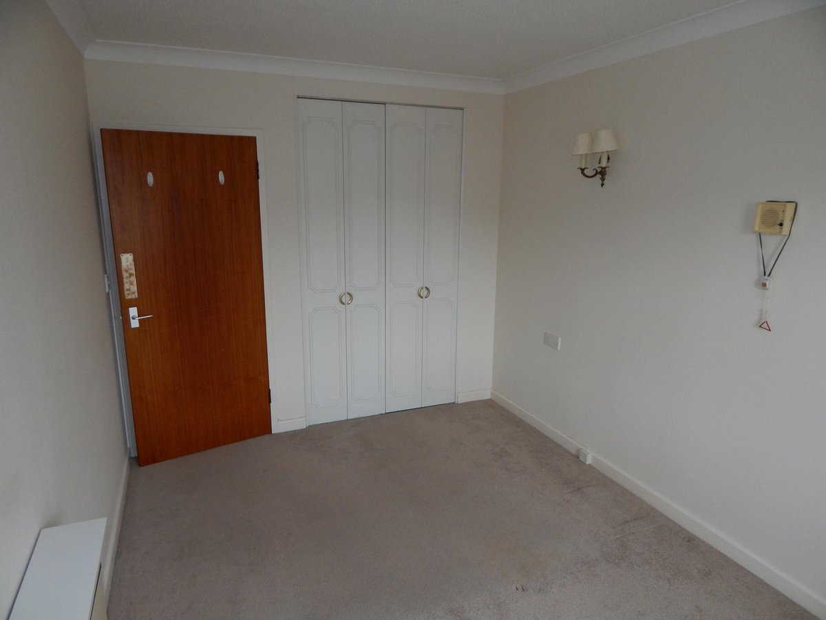 Do you know someone who might be interested? Warden assisted one bedroom flat available in Meads area- £750pcm #eastbourne #lettings #tolet