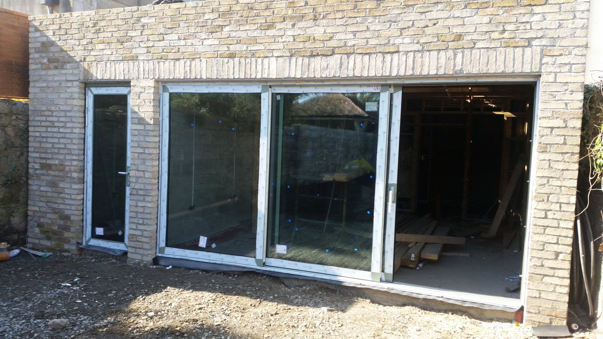 Arujoinery's tweet photo. @Arujoinery on site fitting @ReynaersLimited triple track slider...fantastic system #arujoinery #ateam 💪 https://t.co/P1x0kqxVMe