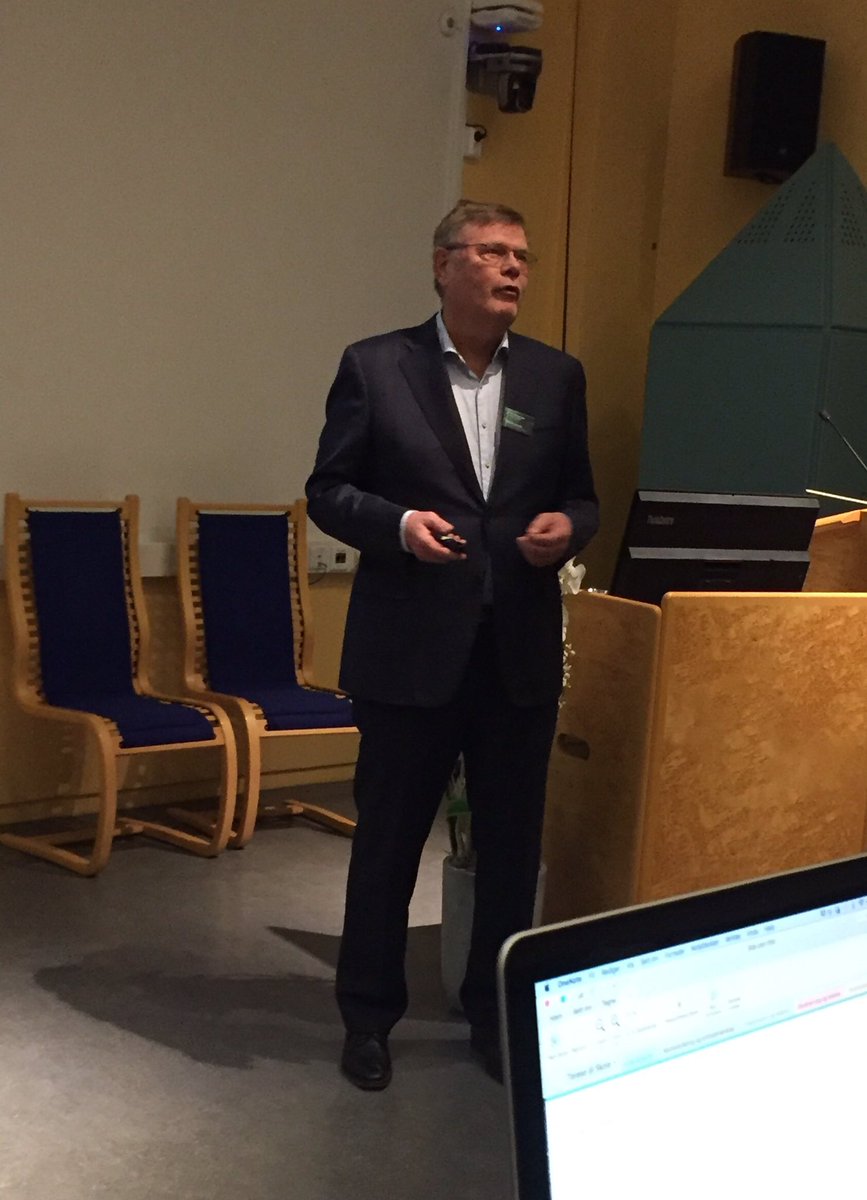 KomNord's tweet photo. Helsekommunikasjon og zika-viruset har også sin plass på #KomNord2016 - @rjanOlsvik gjør oss klokere. https://t.co/R65c4UyQY1