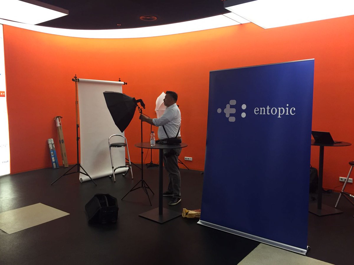 Tip: laat een gratis LinkedIn foto maken bij de ingang. Je krijgt hem kosteloos in je mail! #CMW16