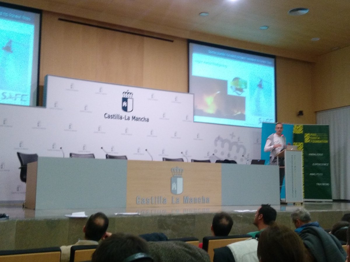 Andres_Lara2's tweet photo. Jornadas #NewTechIIFF @JMDUMAZ habla de Innovación Tecnológica, Planificación Estratégica y Coordinación @Safe_Cluster @gobjccm @PauCostaF https://t.co/ctl95A3UJt