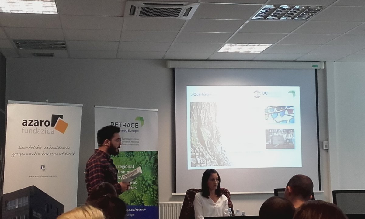 Azarofundazioa's tweet photo. #Retrace #FV3 #GP @ixiwood Paul Zabala presenting his own #localproduction #wood made #design products @interregeurope @Beaz_Bizkaia https://t.co/YgW5bnuxMb