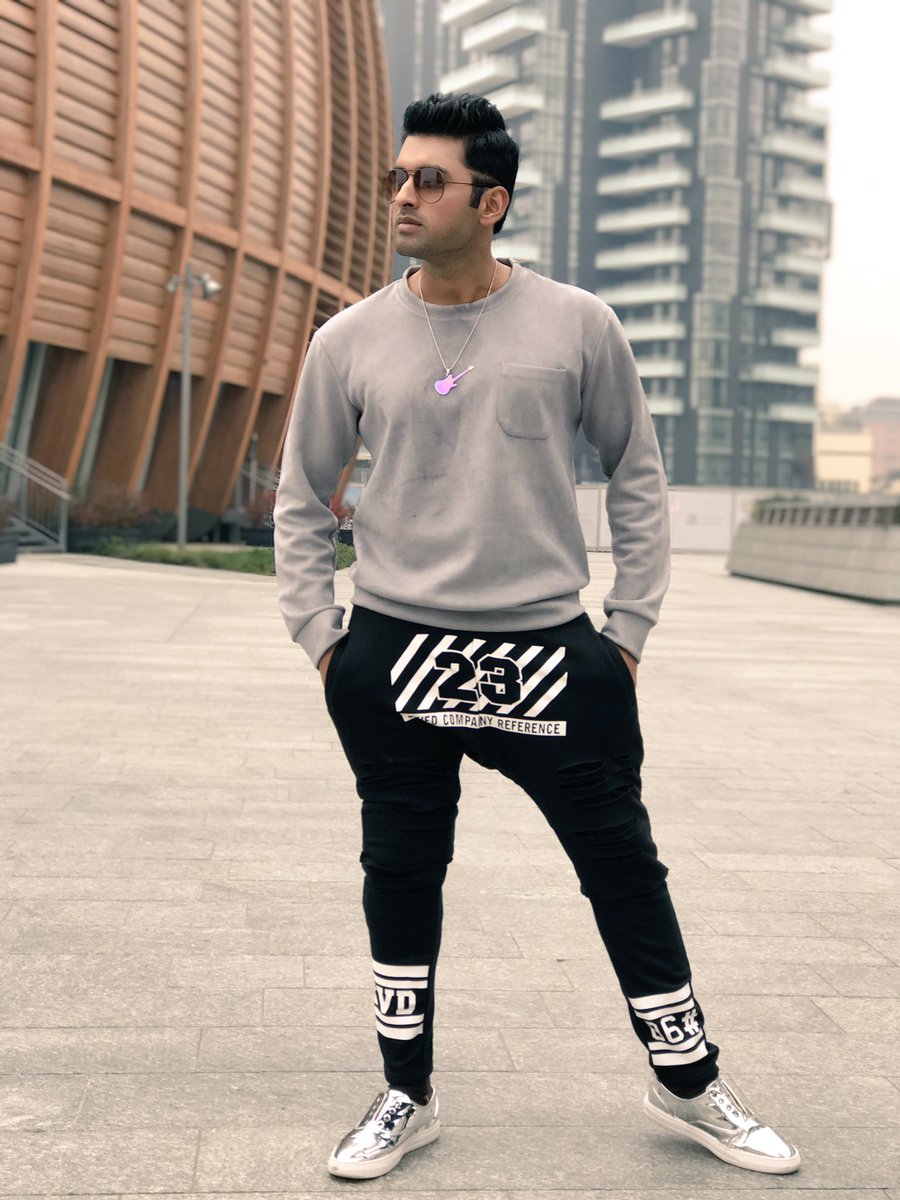AnkushLoveUAll's tweet photo. Beat d cold and work in style.. dats wat we r doing here in ITALY.. #haripadabandwala @VenkateshFilms @SangeetBangla https://t.co/eDwb9fDWFJ