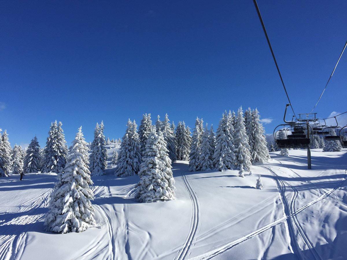 Ten74Chalets's tweet photo. @Chalet_Finder #newyear #skideal save 20% flexible dates #luxury #chalet #Chamonix #winteriscoming #ski #holiday https://t.co/zOIYFjyt3c
