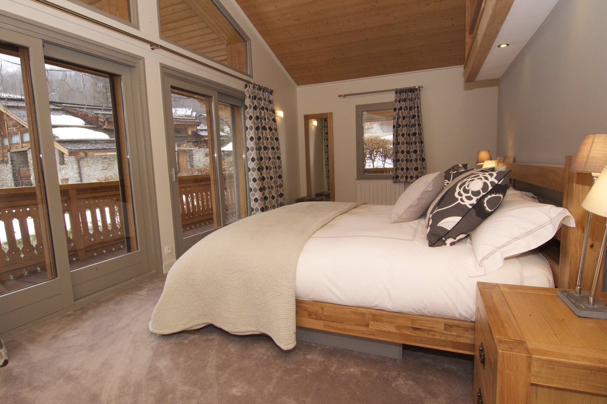 Ten74Chalets's tweet photo. @Chalet_Finder #newyear #skideal save 20% flexible dates #luxury #chalet #Chamonix #winteriscoming #ski #holiday https://t.co/zOIYFjyt3c