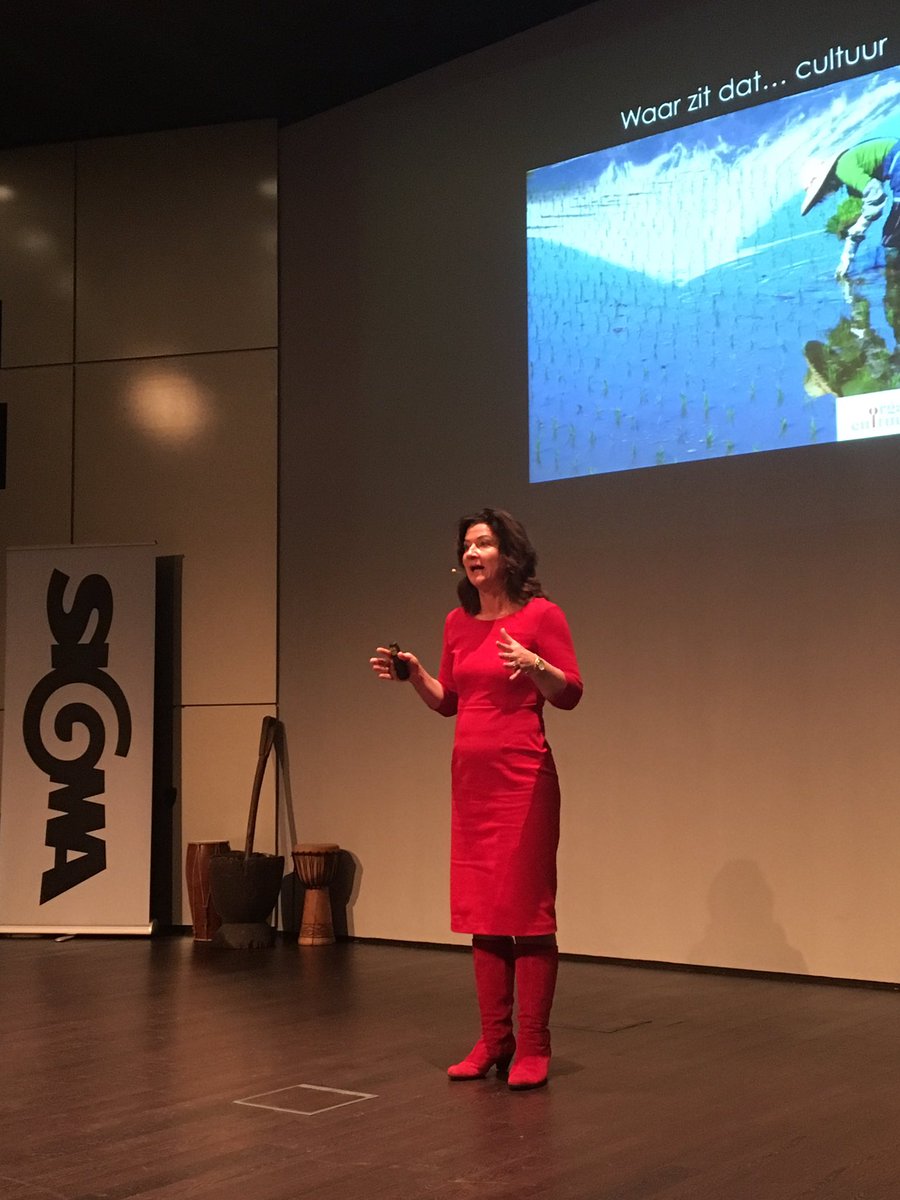 MaudNotten's tweet photo. Het gaat om gezamenlijk vuur, om de verhalen van je tribe. Niet om je organogram.@daniellebraunOL #jcpr16 https://t.co/LWCBqZ0ONW