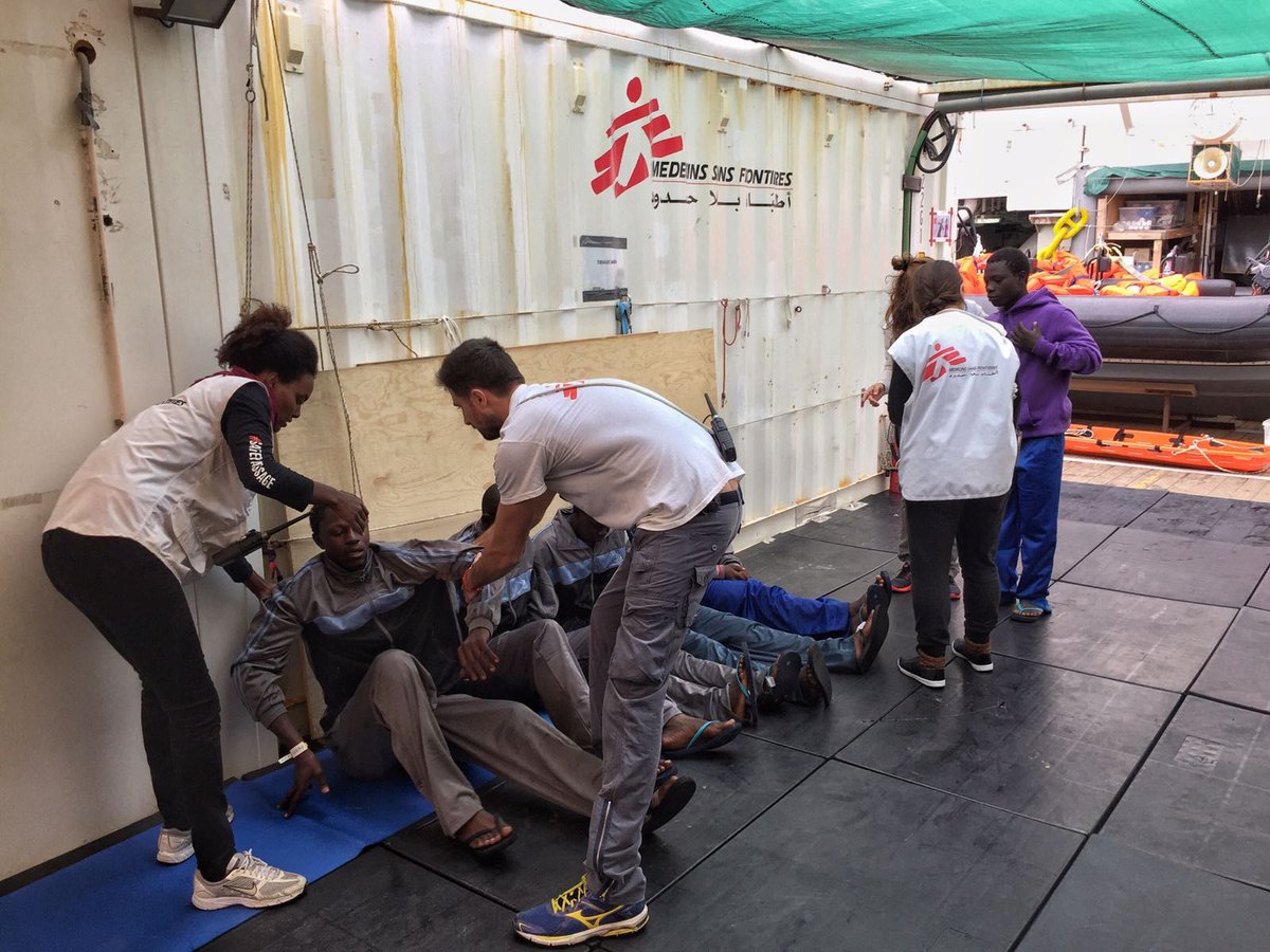 MSF_ITALIA's tweet photo. I 27 uomini ora sulla #Argos erano su una barca con a bordo 130 persone. Loro sono gli unici sopravvissuti. Tragedia è INACCETTABILE! https://t.co/0UxiF4pG3C