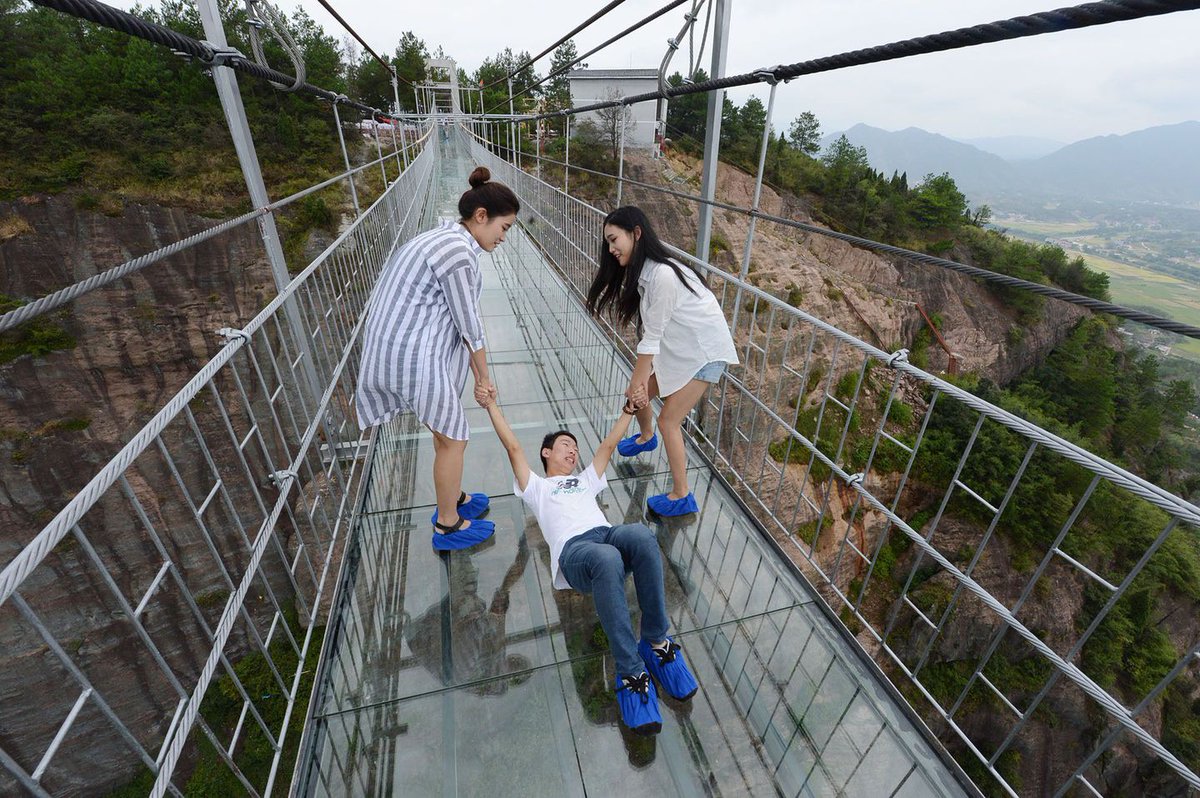 chinaicons's tweet photo. WHY are there so many #GlassBridges in #China? https://t.co/KdskVIVBa6 https://t.co/jcmxW7VU5a