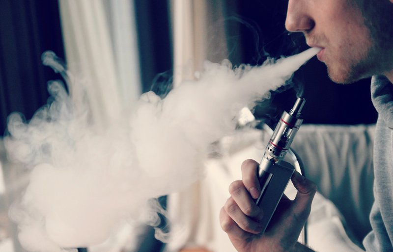 トリクルマガジン編集部 最新電子タバコ ベイプ ベイプ はリキッドを水蒸気に変える電子タバコの中でもスタイリッシュな形状のもので オシャレさが注目を浴びています 今後タバコに代わって カッコイイ の代名詞となるかもしれないベイプの