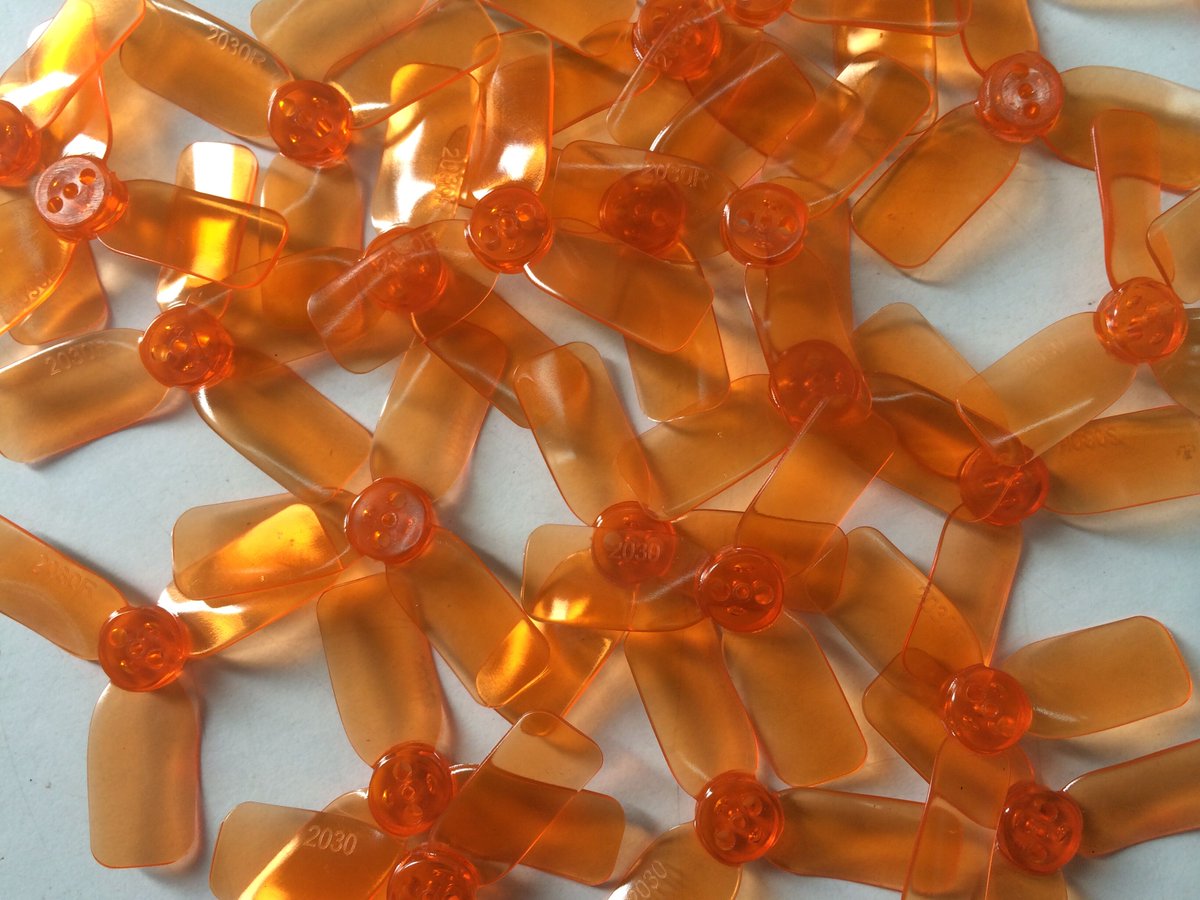 AnnyLiu6's tweet image. DYS new size 3 blade micro prop 2030 especially for 1102, 1104 and 1105 micro motor, 6 colors for selections #miniframe #microprop #indoor