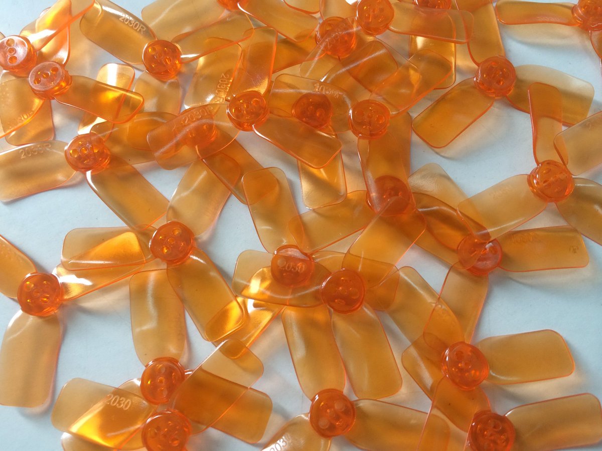 AnnyLiu6's tweet image. DYS new size 3 blade micro prop 2030 especially for 1102, 1104 and 1105 micro motor, 6 colors for selections #miniframe #microprop #indoor