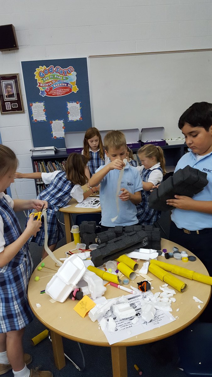 KittyShadman's tweet photo. #STEM #Designthinking and #adwmaker a perfect combo for 2nd graders #adwteach #tech21st https://t.co/wIyceCozi3