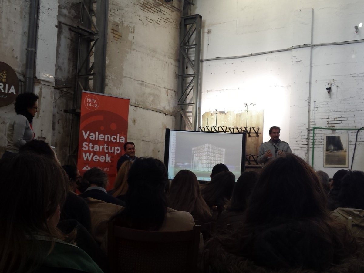 malbors's tweet photo. Enhorabuena y gracias @Krloosrivera @CamiOliveira78 @SandyYsol por traer @vlcstartupweek! Genial compartir un día para hablar sobre #impacto https://t.co/RxivjDd8Yr