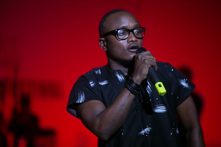 ASIRIMagazine's tweet image. #EventPost Brymo, Falana, and Adunnu Nefretiti Kick-off Ake with Mercurial Performances bit.ly/2eJ7JTm #AkeFest16