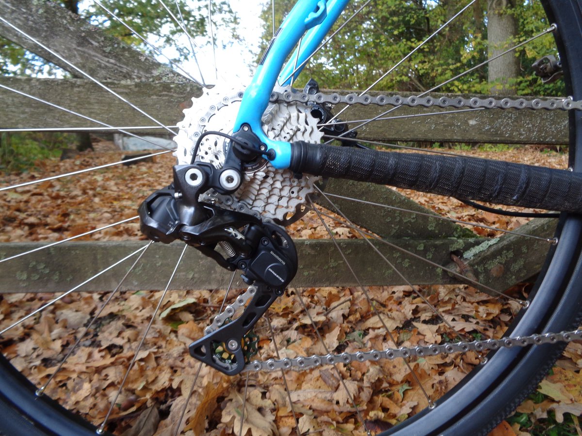 aeightracer's tweet photo. Gone 1x XT Di2 on my @KinesisBikes_UK CXRace with hidden cables! @SDWcycleclub talk last night - here's how,.. https://t.co/ifHqY9Pz96 https://t.co/gI60PVl7UN