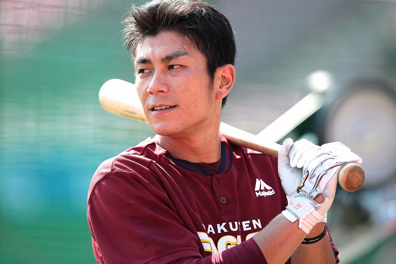 岡島豪郎選手の背番号が変更となりました。来シーズンから背番号「4