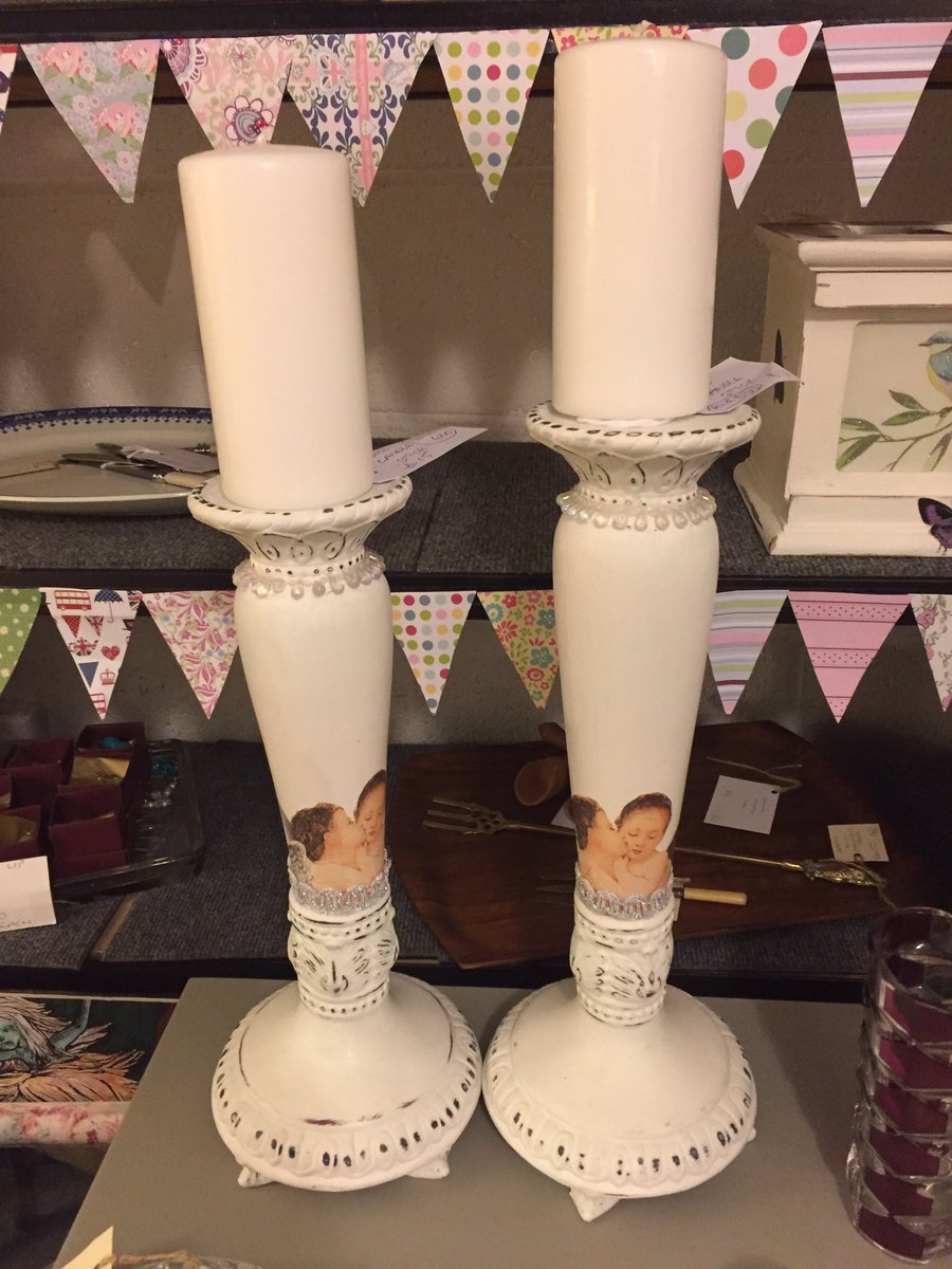 AllFixedUp's tweet photo. Pretty Christmas gifts available from us within @EdoraAntiques open 7 days a week. #ChristmasGifts #something4all https://t.co/UFMXZO4m5A