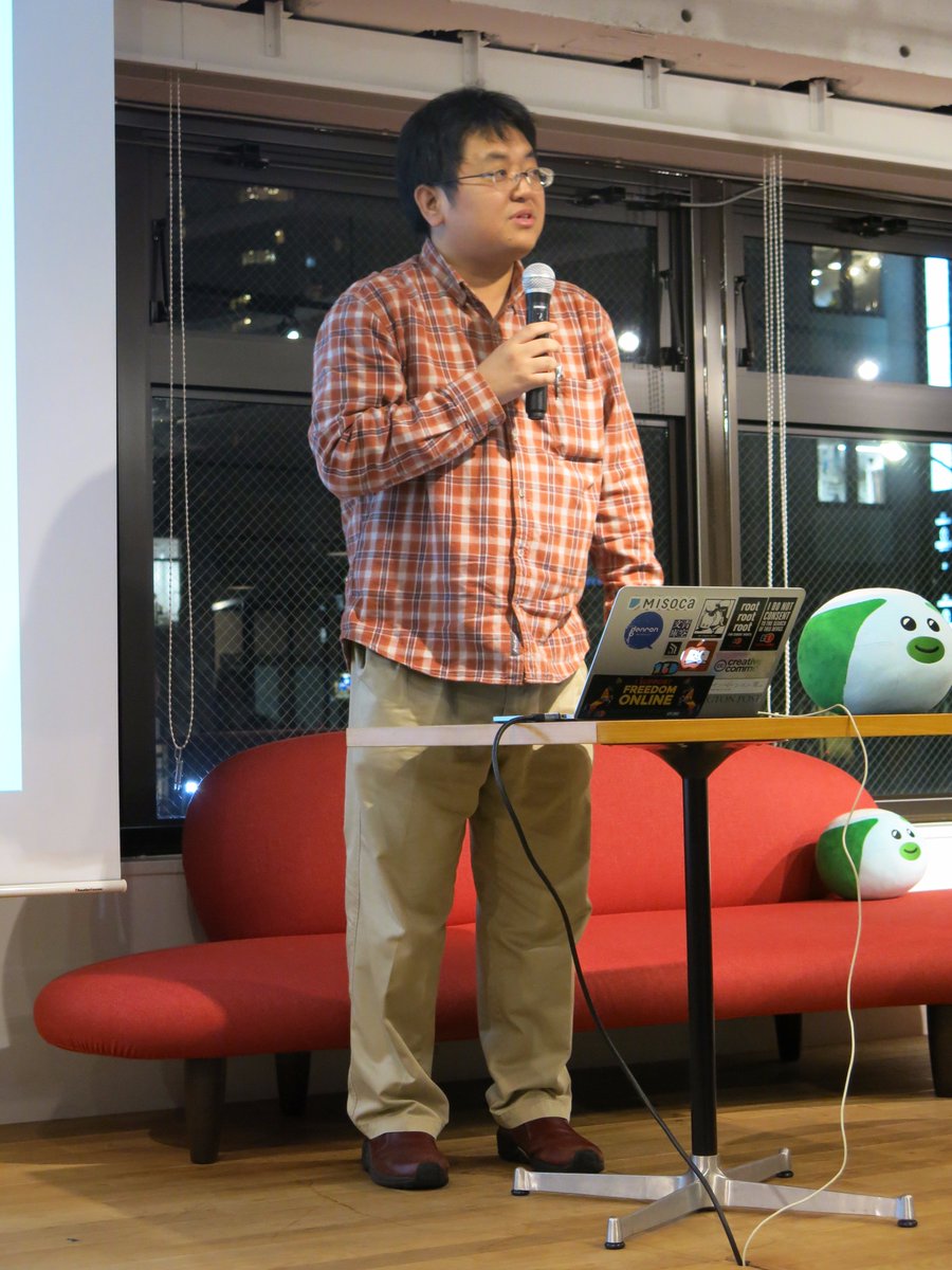 次は八田真行さん（駿河台大学）の「ブロックチェーンと著作権管理」。ブロックチェーンは仮想通貨ビットコインの要素技術で分散型台帳。データベースなので、著作権やコンテンツ所有の記録と照会にも使えるのでは？  という話。 #thinkC10th