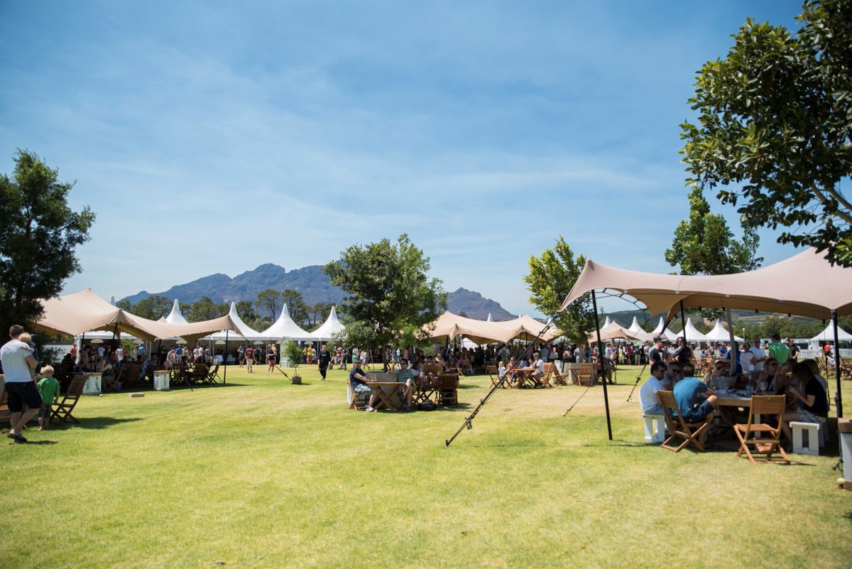 StellWineFest's tweet photo. #TBT to Feb for an awesome #SWF2016 filled with friends, family, and lots of wine! Ticket to the #SWF2017 at https://t.co/lArHS1renp https://t.co/TeLFvGvSR8