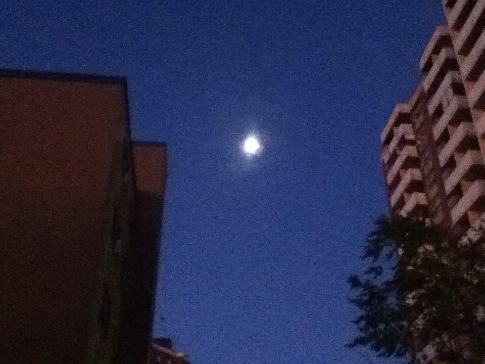 MaryBeStill3's tweet image. Moon rise. Good morning. #lightreflections