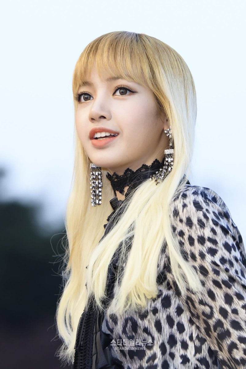 jenjenheres's tweet photo. In love with Lisa's eyes 💜 https://t.co/LAL1I6YMBv