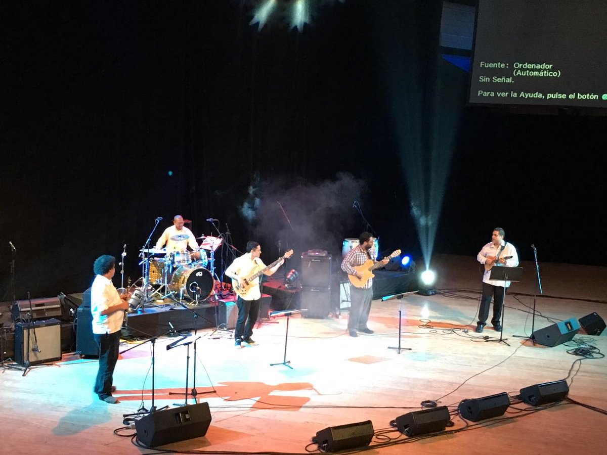 En la Fimven 2016 con <a href="/ccssincronica/">Caracas Sincrónica</a>! @YamahaContigo <a href="/godin_guitars/">Godin Guitars</a> <a href="/DaddarioandCo/">D'Addario</a>