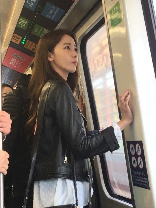 limyoonah90's tweet photo. I wait you. I need your kiss. I need you protect me. I need your hug. I need to feel your lips on mine. I need you. Can you come to me ? 💔 https://t.co/7CRLwZYPey