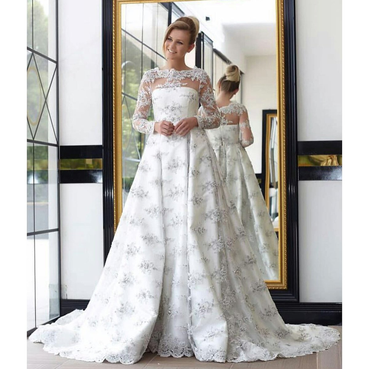 Kış gelinlerine özel koleksiyonlar ve dahası 💐 

#chamay #hadije #hadijefashion #bride #bridalcouture #design #fashion #luxury #luxurybrand