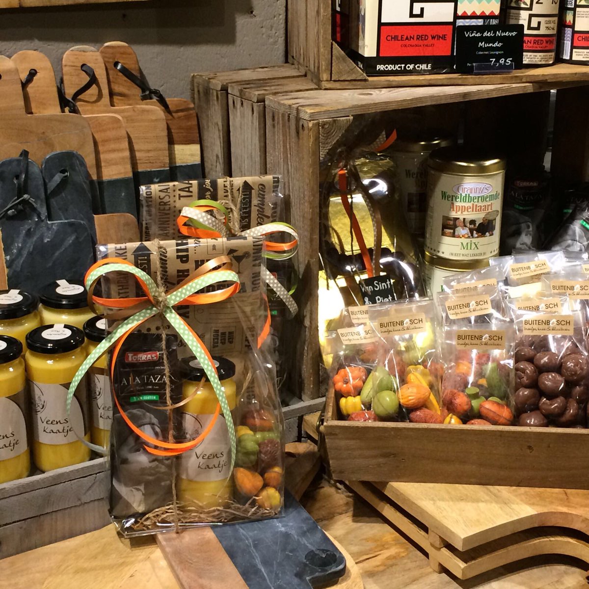 buitenbosch_'s tweet photo. O kom maar eens kijken....Onze winkel staat vol met lekkere  geschenken voor de feestdagen! https://t.co/m5F3TrTOVC