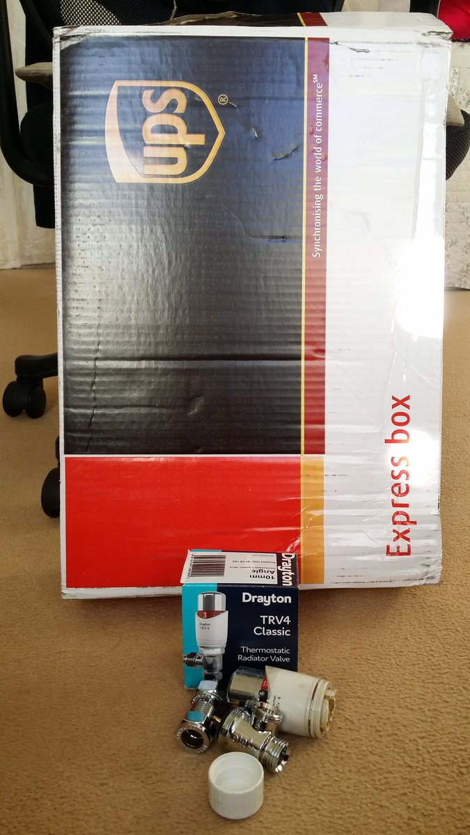 rebellart_'s tweet photo. @Amazon. Huge box + poly beans to store til collection again, for tiny radiator valve. #Waste #green #delivery #amazon https://t.co/hwuG8Xhq9b