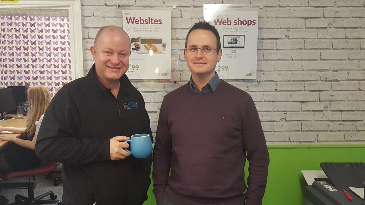 modus_agency's tweet image. Darren from @citysigns came to have a nose at our NEW studios today,
We are Open all day today so come join us and #LetsEatCake!