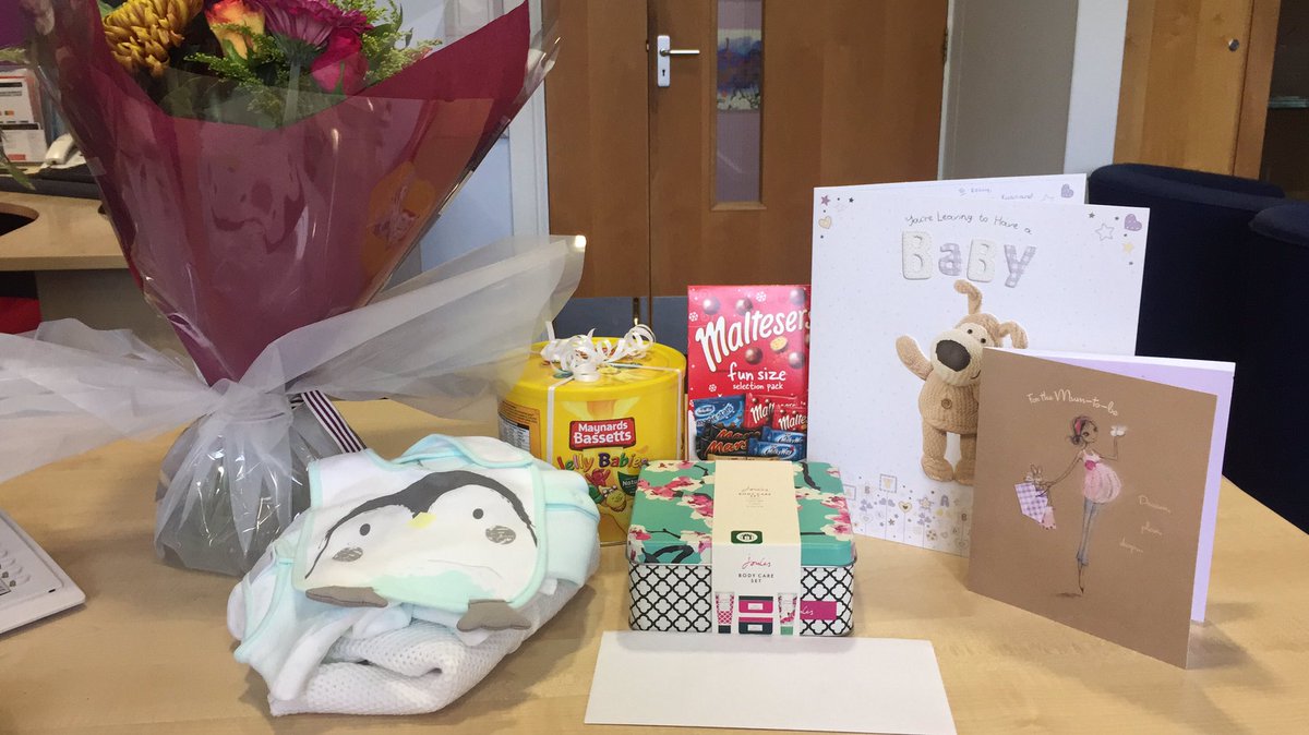 KellyElliff's tweet photo. I had a fab last day @norwichcollege  before my Maternity Leave. Feeling thankful for such amazing friends and colleagues #seeyousoon ❤️ https://t.co/s2gspvd6oo