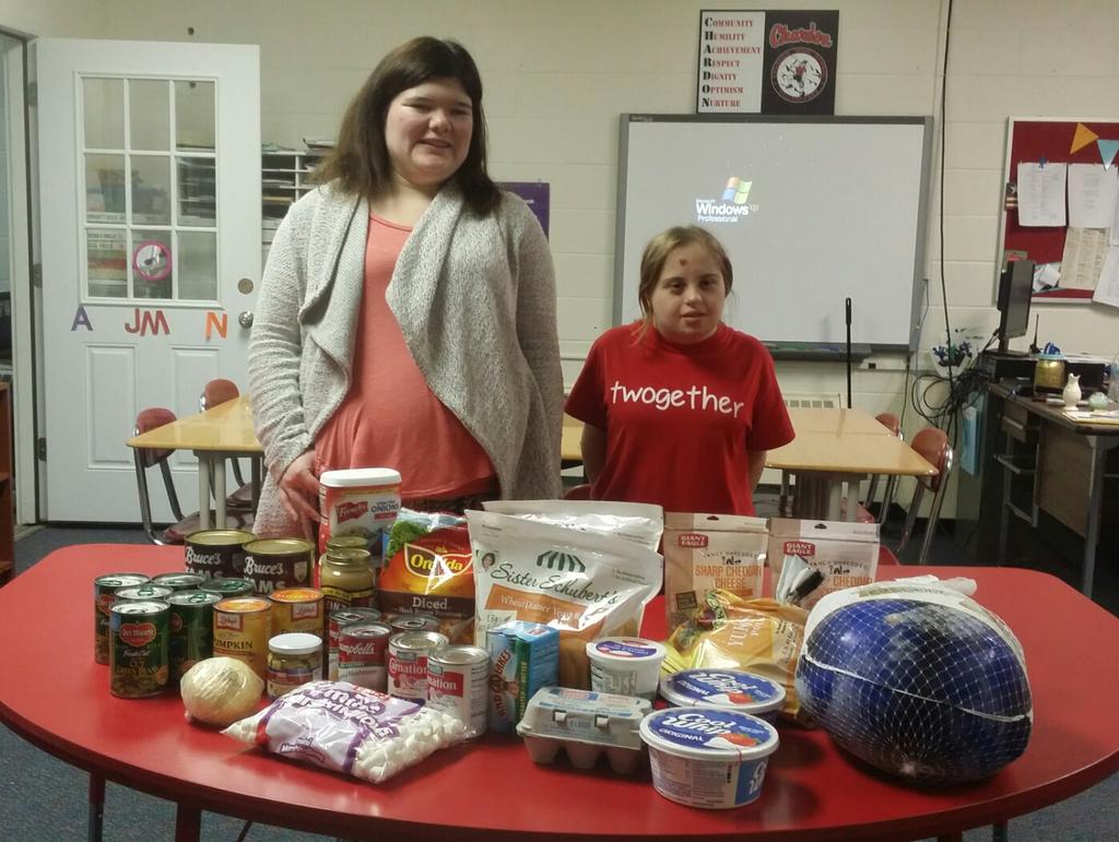 BunkerAmanda's tweet photo. Thank you soooo much Zbiegien Family for your generosity! #lifeskillslesson #Thanksgivingdinner @ChardonHS https://t.co/3vhhDBk77v