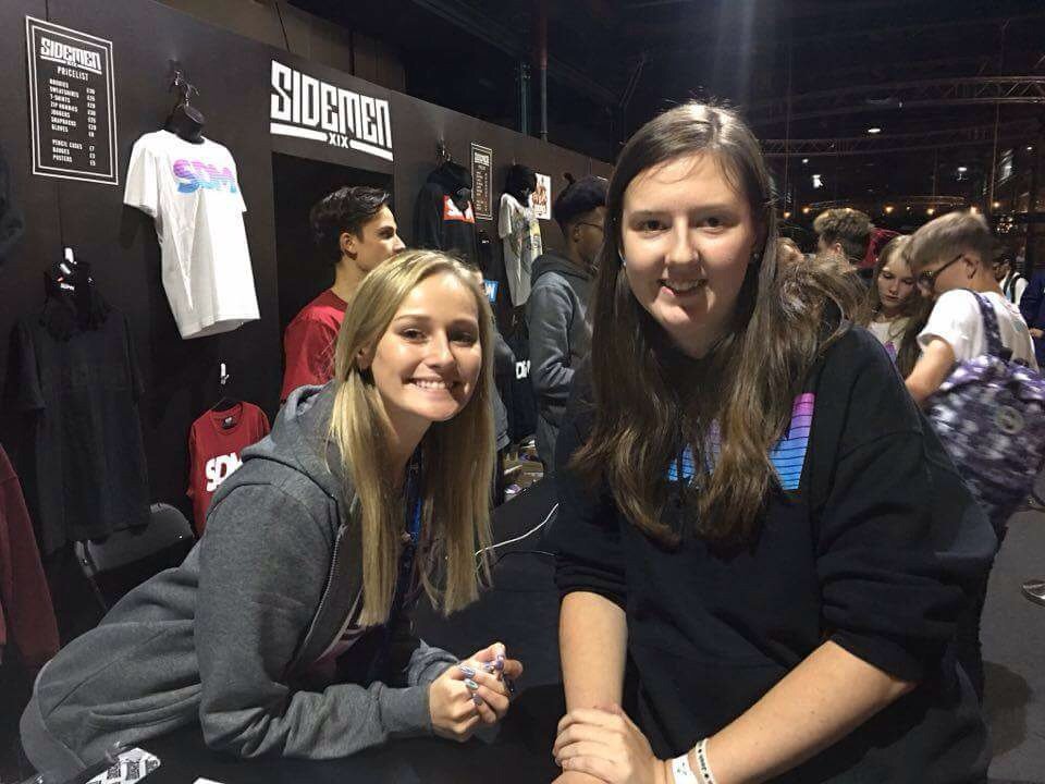 EllsGrace13's tweet photo. @_Redmann @Freyyx Thank you so much for signing my book and taking photos at #Upload2016 https://t.co/wXk20HC35P