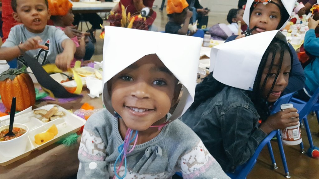 NorthingtonElem's tweet photo. Pre K enoying their Thanksgiving Feast w/ friendshipsoup #NES2016 #foreverSTARS @TCSBoardofEd https://t.co/HQ1qnhT14R