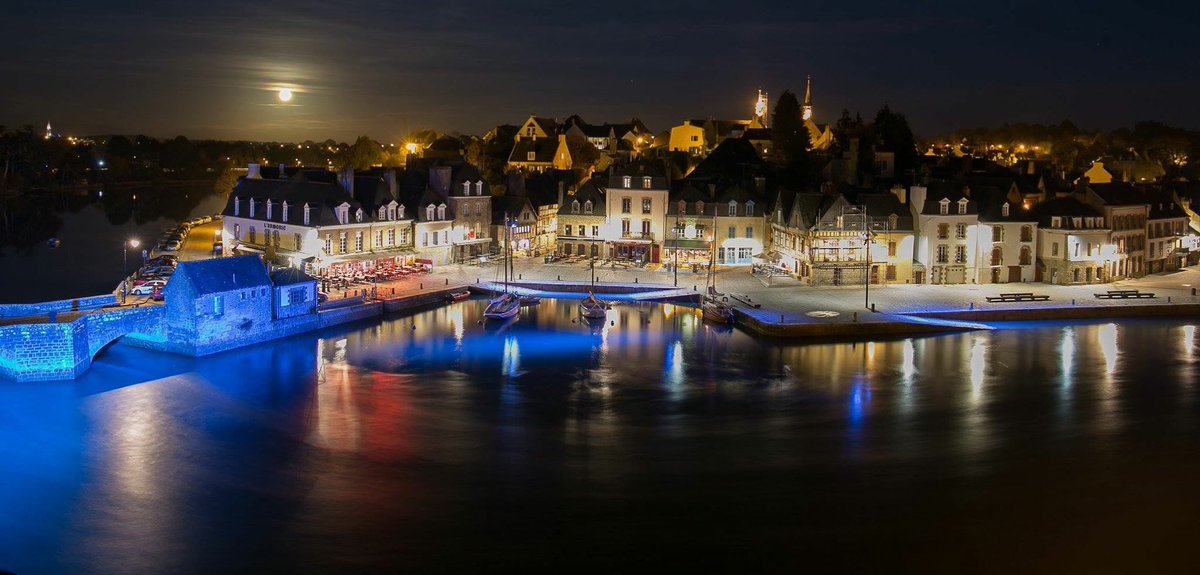 Barre69737399's tweet photo. #morbihan #saintgoustan #bretagne #port #photographie #nuit #lumiere #mer #harbor #lights #Night #photography #sea https://t.co/zs1s4PwhBE